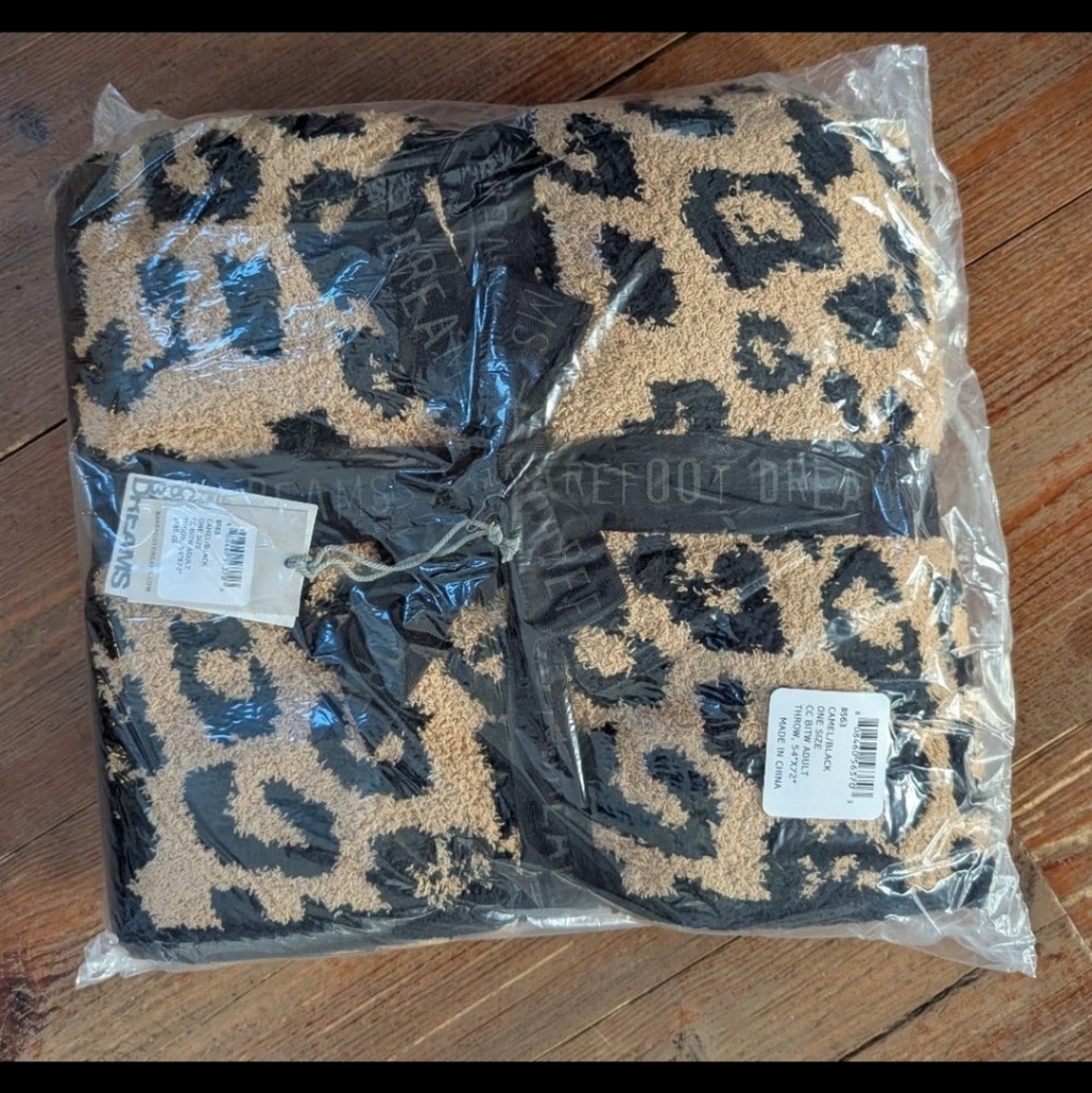 NEW in packaging barefoot dreams leopard Brown/Black blanket 54 x 72"